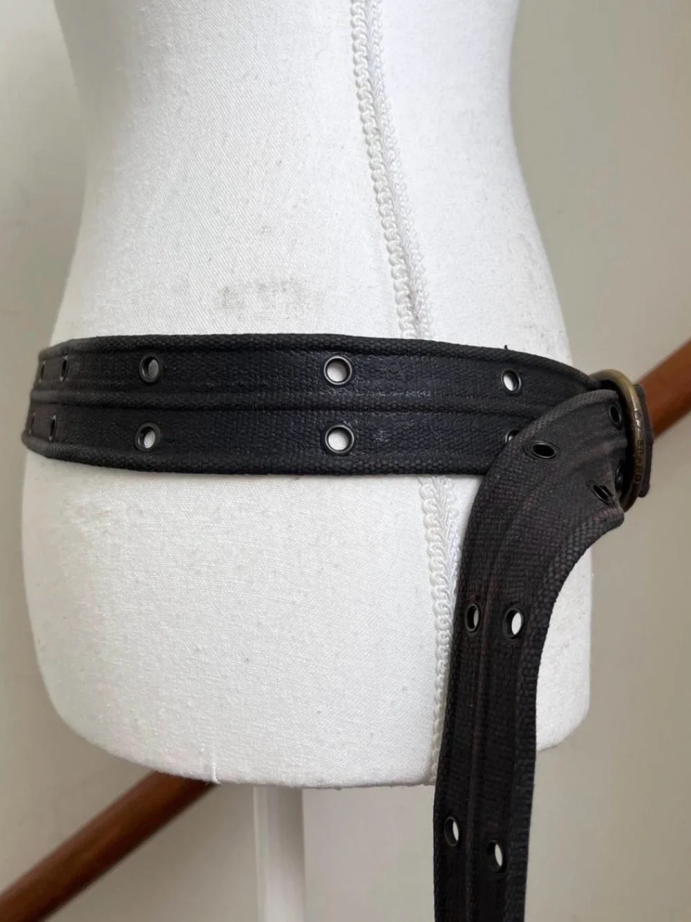 Vintage Abercrombie & Fitch grommet belt